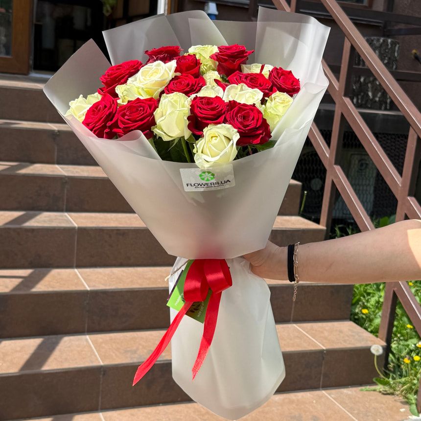 Bouquet "23 red and white roses"