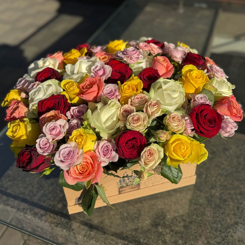 Цветы в коробке “Кадриль” – заказать у Flowers.ua
