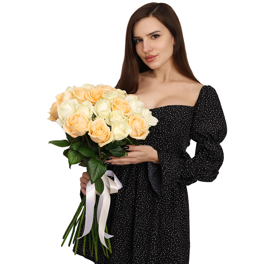 Мікс "Ніжність" із 21 троянди – доставка по Україні