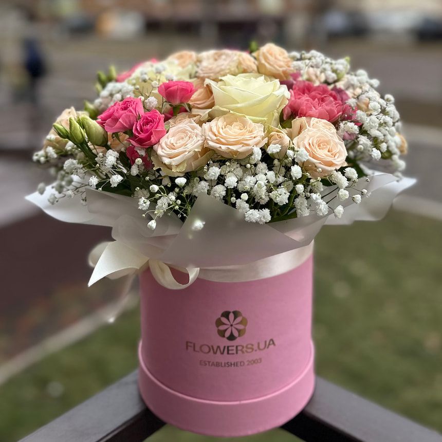Квіти в коробці "Помпадур" – замовити на Flowers.ua