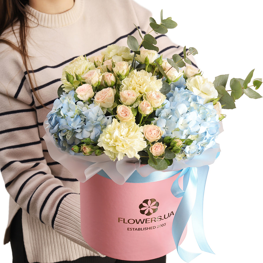 Цветы в коробке "Барокко" – доставка по Украине