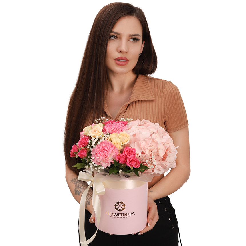 Flowers in a box "Solomiya" – delivery in Ukraine