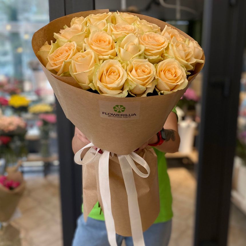 Букет з 21 кремової троянди – замовити на Flowers.ua