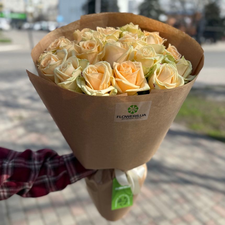 Букет из 21 кремовой розы
