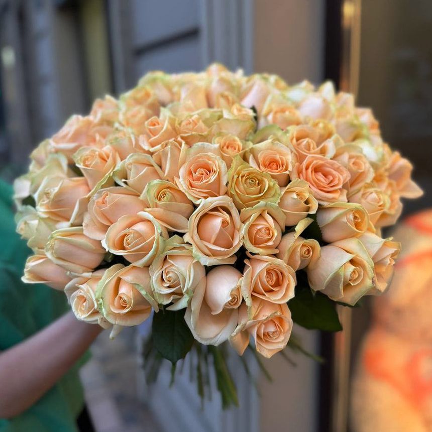Букет из 101 кремовой розы – заказать у Flowers.ua