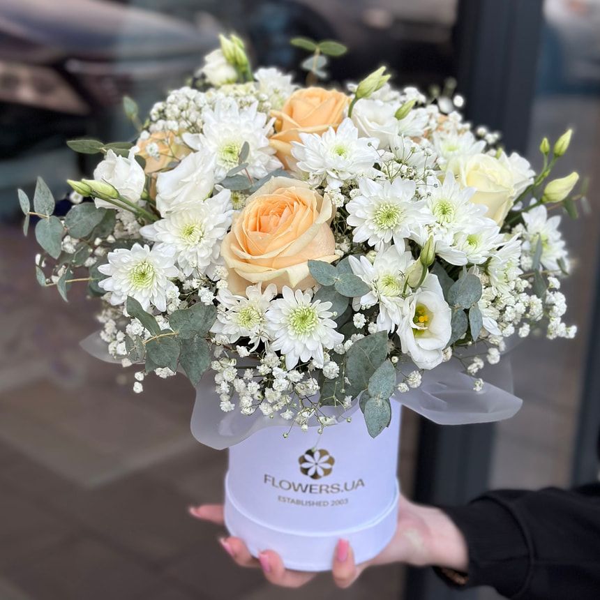 Цветы в коробке "Белый шелк" – заказать у Flowers.ua