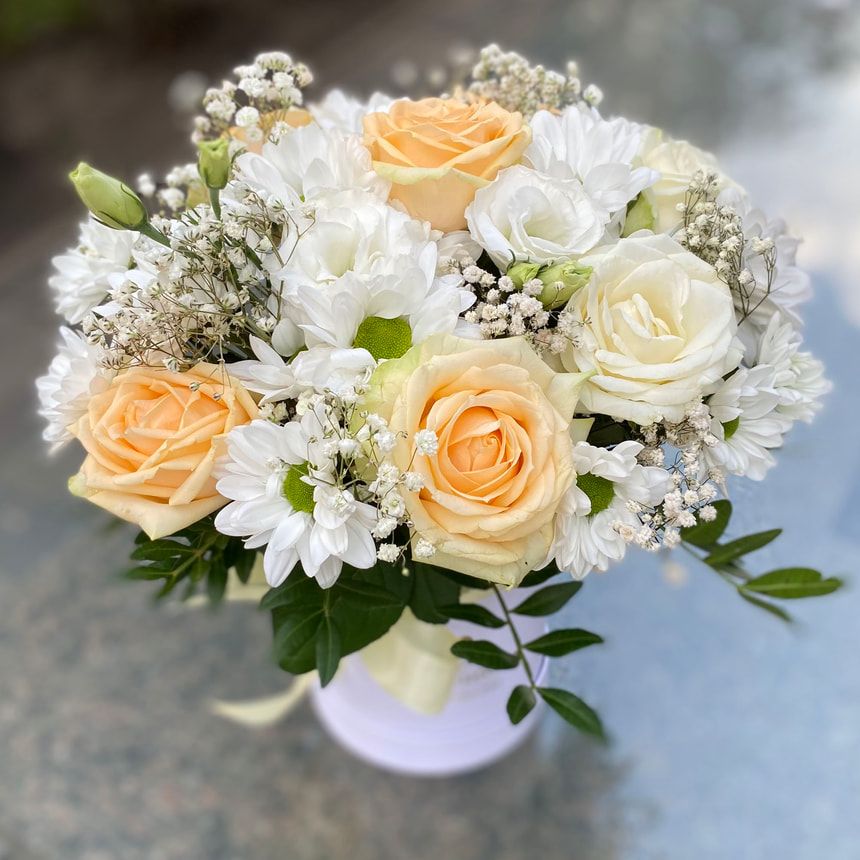 Цветы в коробке "Белый шелк"