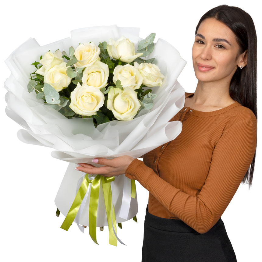 Монобукет из 9 белых роз – доставка по Украине