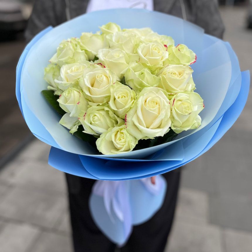 21 біла троянда