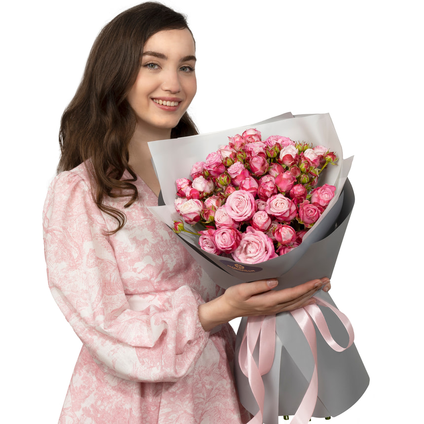Букет з 11 рожевих піоновидних троянд – доставка по Україні