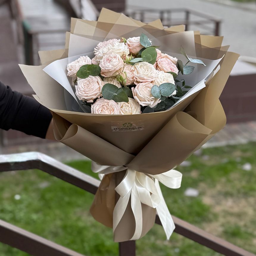 Bouquet of 7 creamy peony roses – order from Flowers.ua