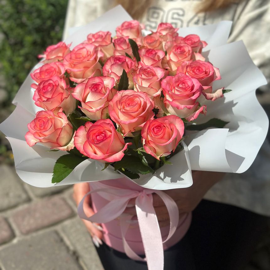 Composition "21 roses Jumilia"