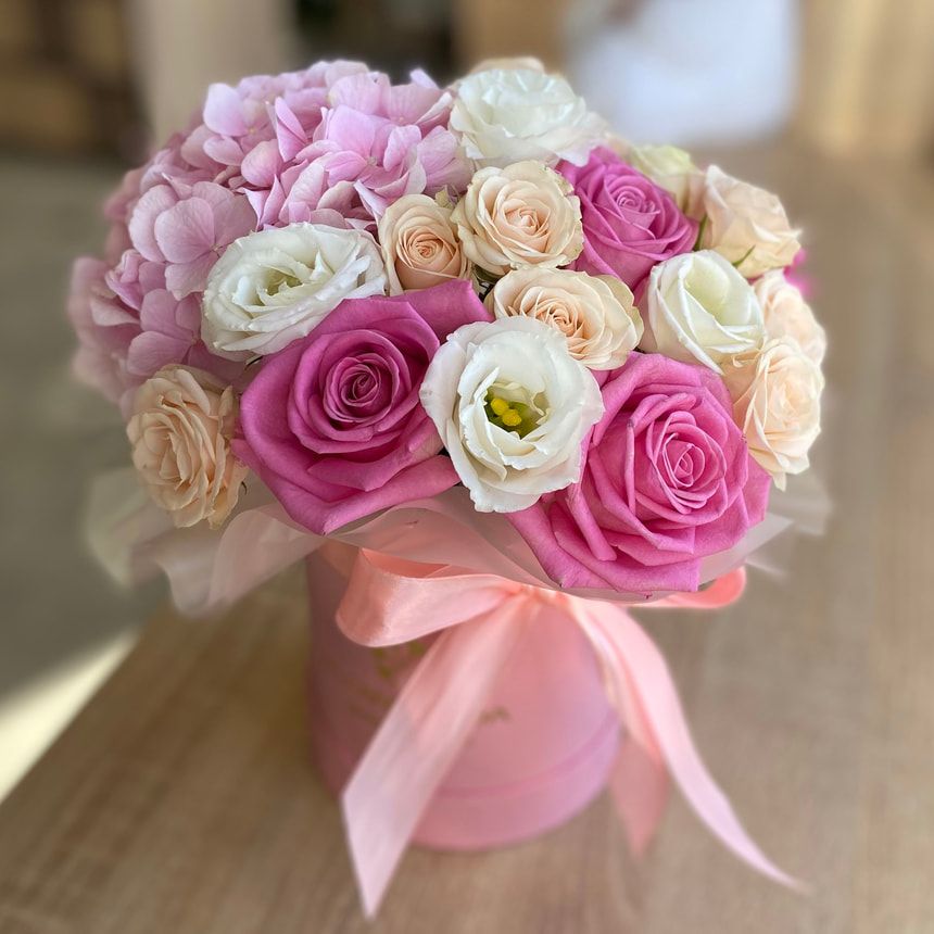 "Barbie" composition – order from Flowers.ua