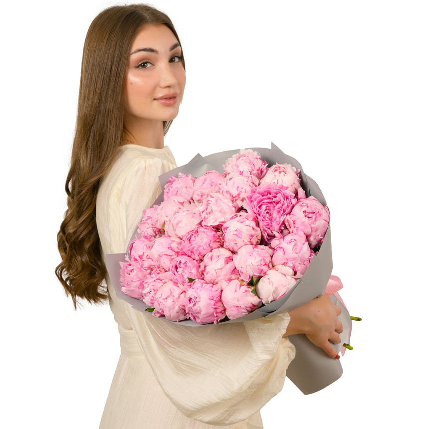 Букет "25 розовых пионов" – доставка по Украине