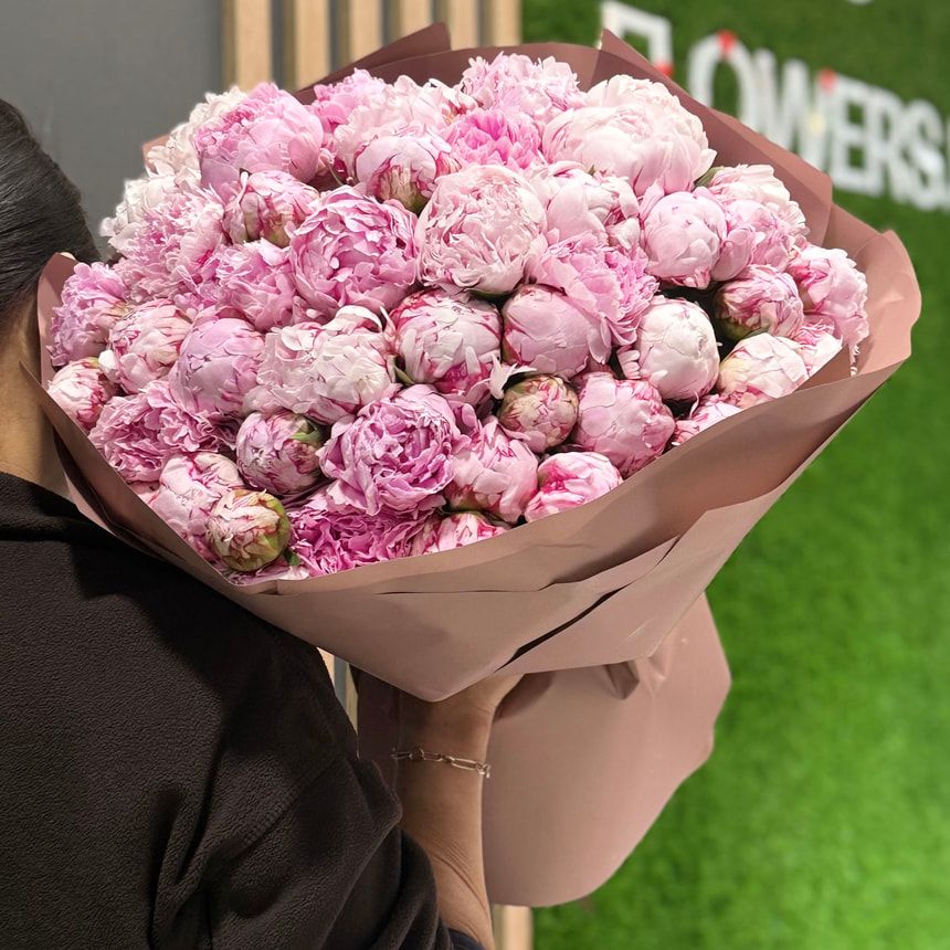 Букет "51 рожева півонія" – замовити на Flowers.ua