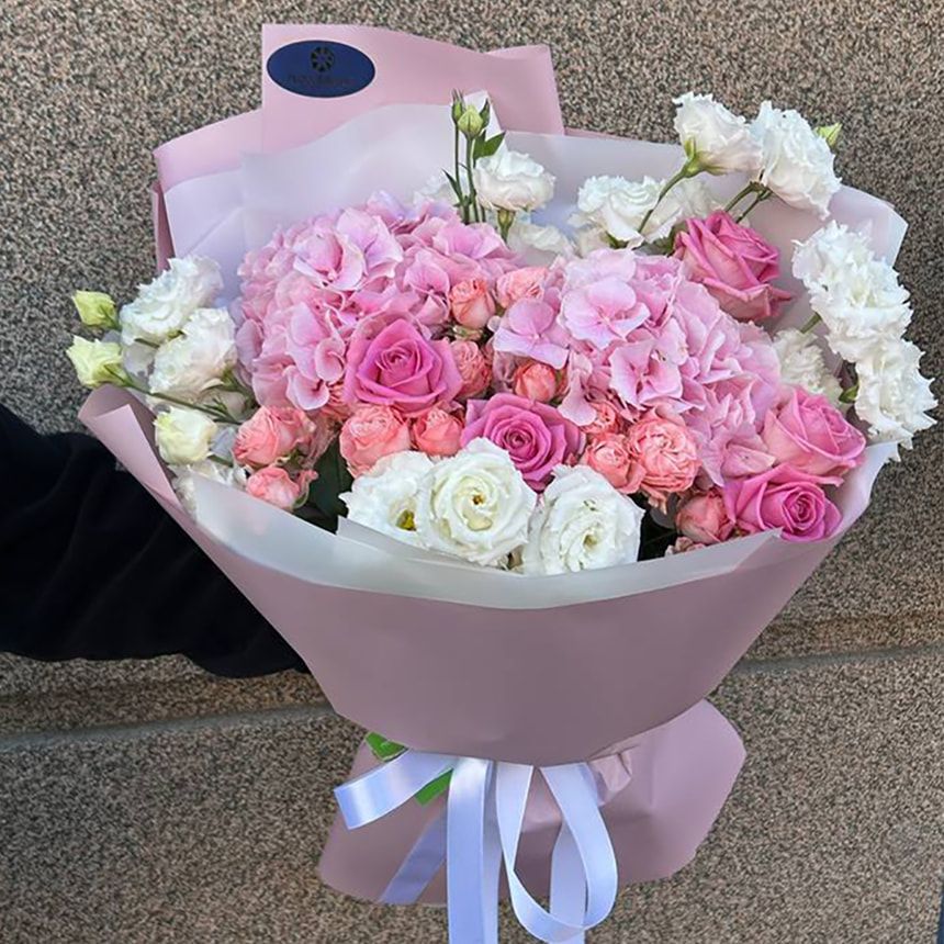 "Touch of the Heart" bouquet – order from Flowers.ua