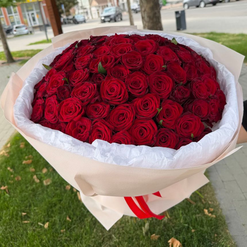 "Red infinity" bouquet of 101 roses