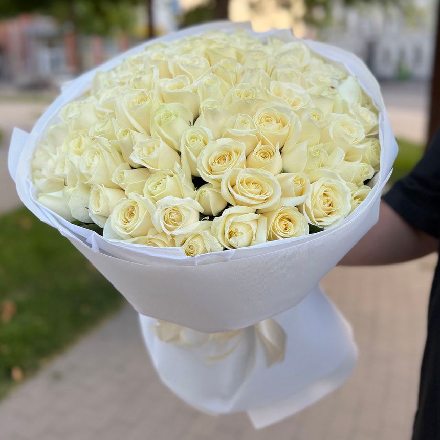 "White infinity" bouquet of 101 roses