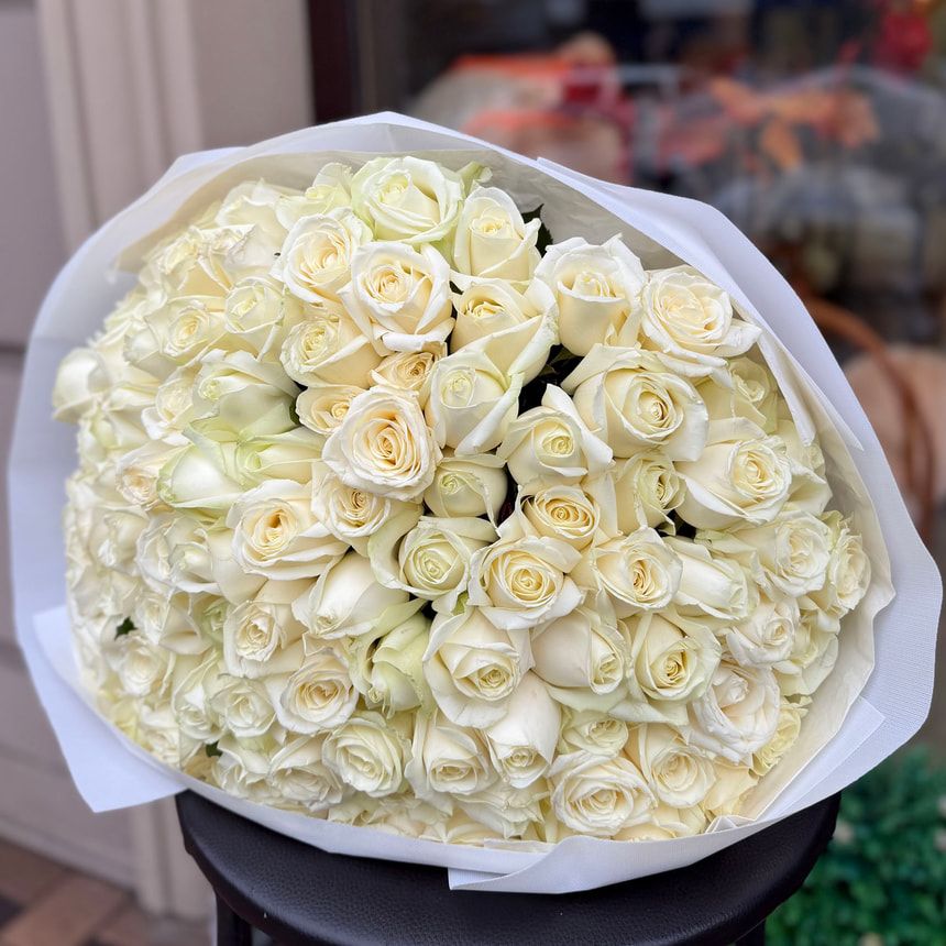 "White infinity" bouquet of 101 roses