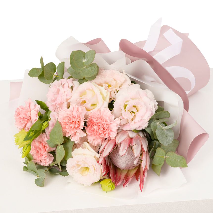 Букет "Неперевершеній жінці" – доставка по Україні