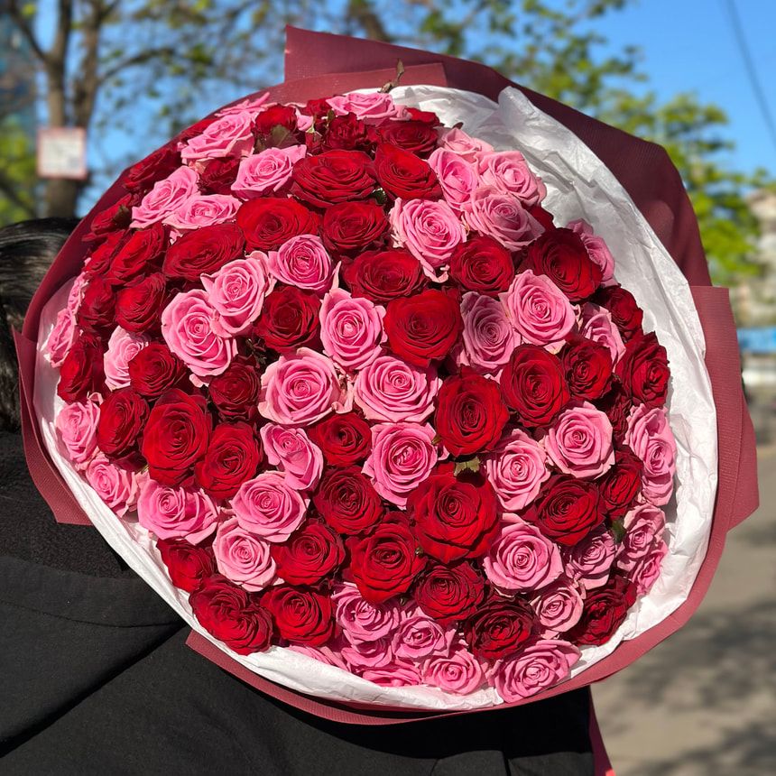 Букет "Huge Love" зі 101 троянди – замовити на Flowers.ua