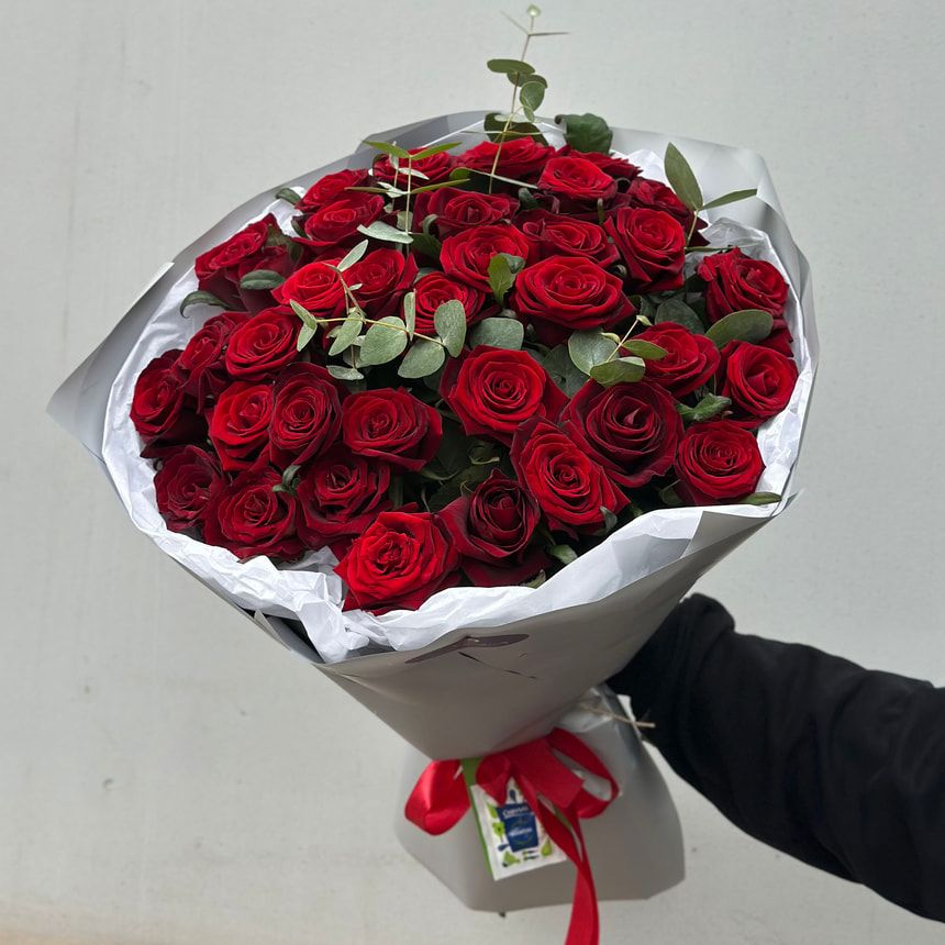 "Red Castle" bouquet – order from Flowers.ua