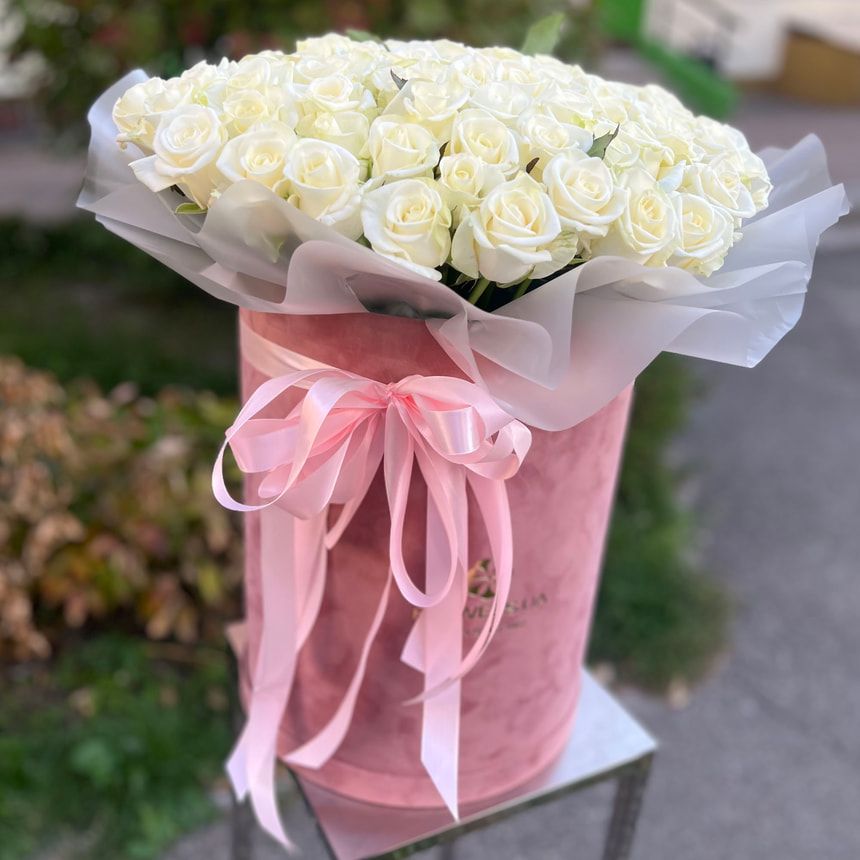 Composition of white roses "White Gift" – order from Flowers.ua