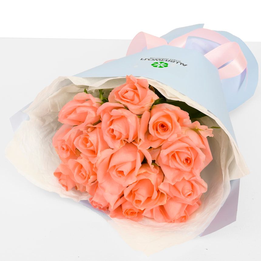 "Kiss Elegy" bouquet of 15 roses – order with delivery