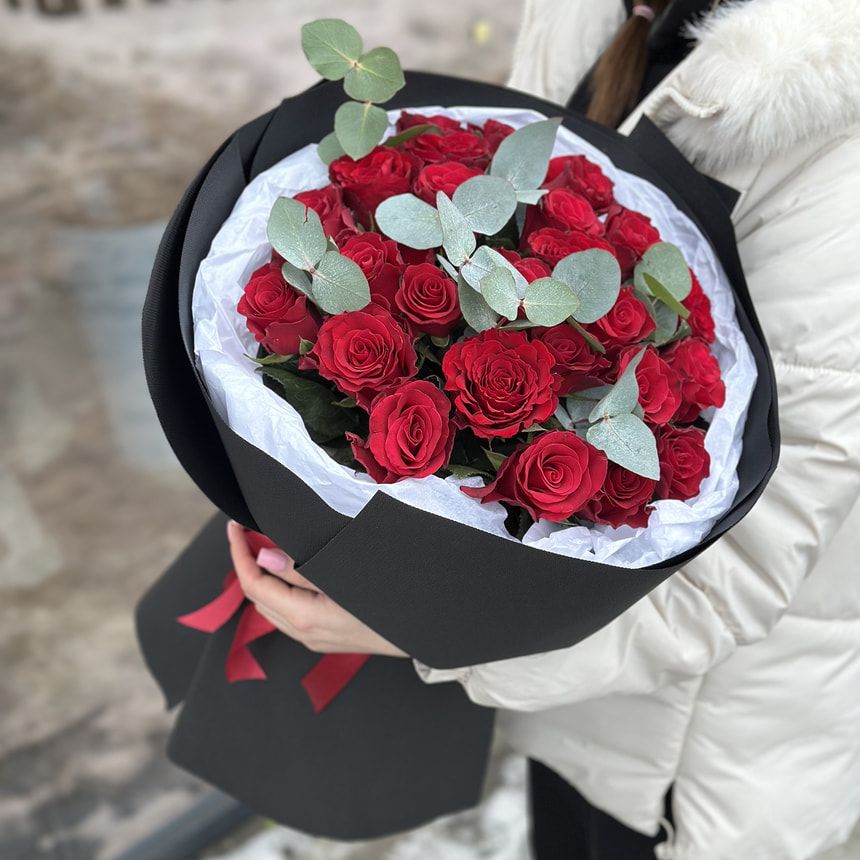 Монобукет "Кьюпид" из 25 красных роз – заказать у Flowers.ua