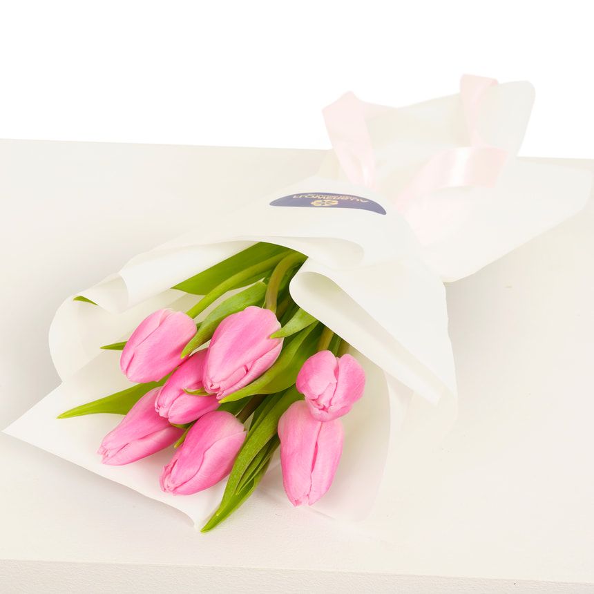 Mini bouquet of 7 pink tulips – order with delivery