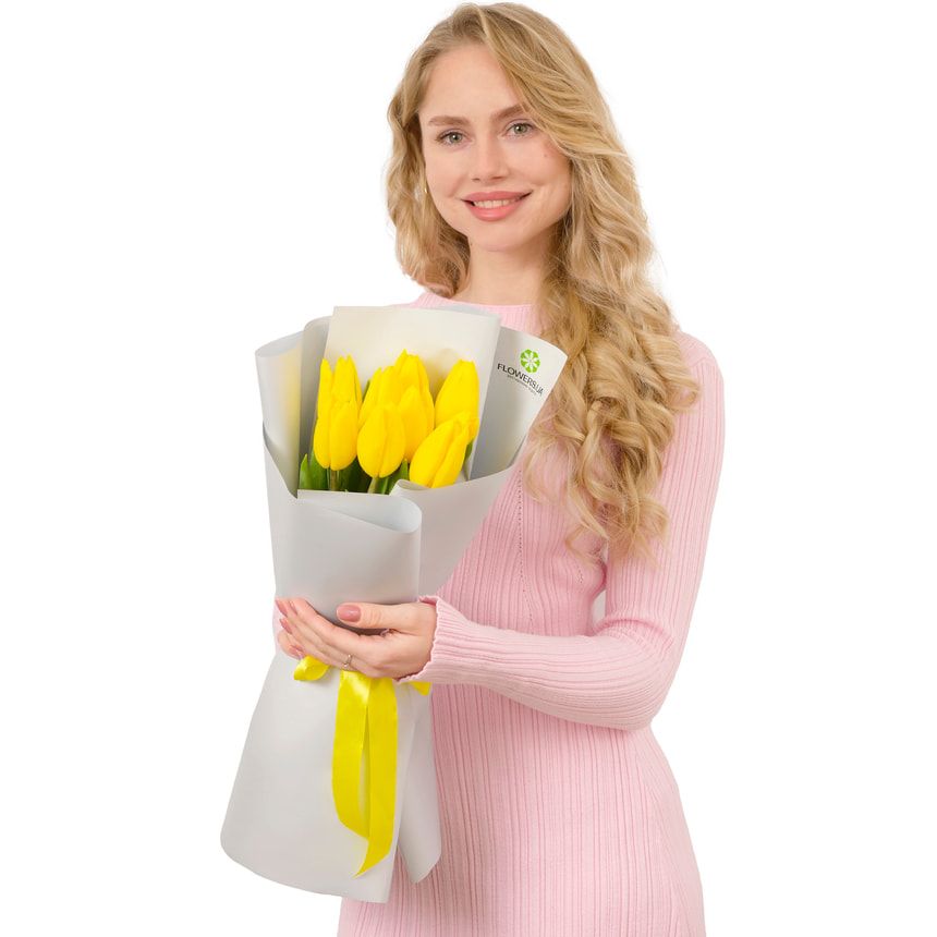 Mini bouquet of 9 yellow tulips – delivery in Ukraine