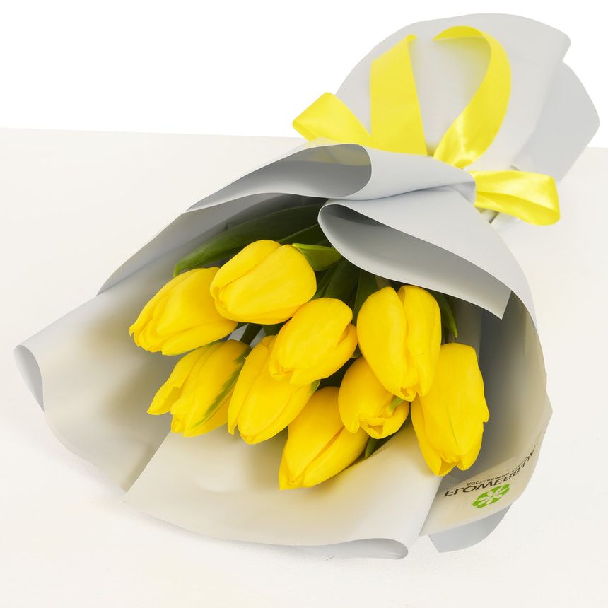 Mini bouquet of 9 yellow tulips – order with delivery
