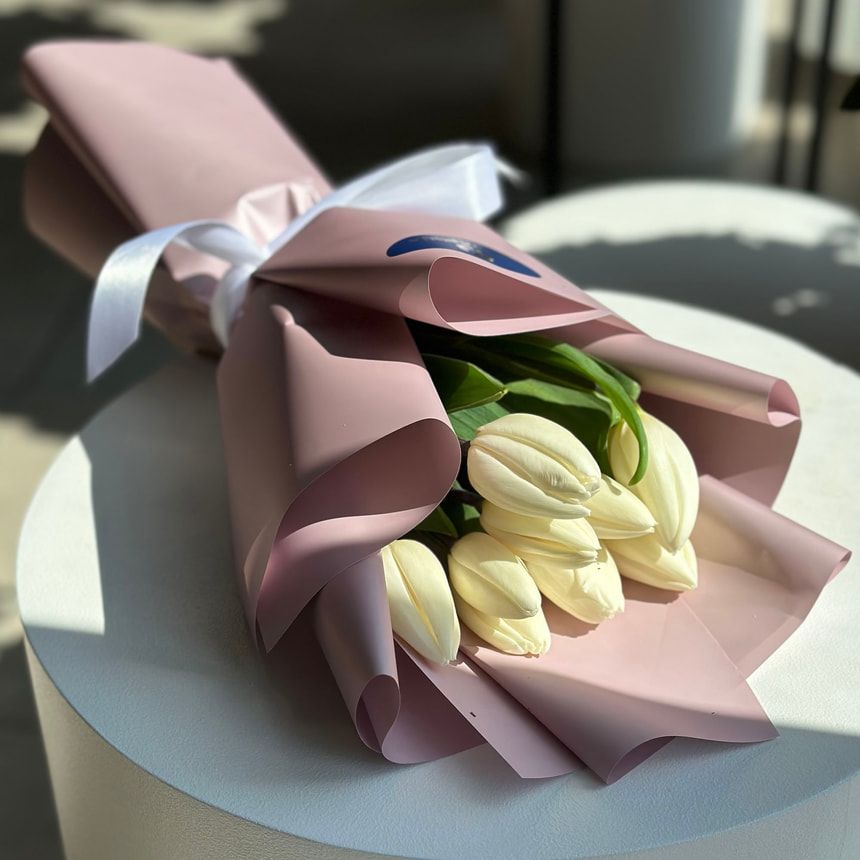 Мини-букет из 9 белых тюльпанов