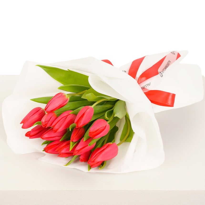 Букет из 15 красных тюльпанов – заказать с доставкой