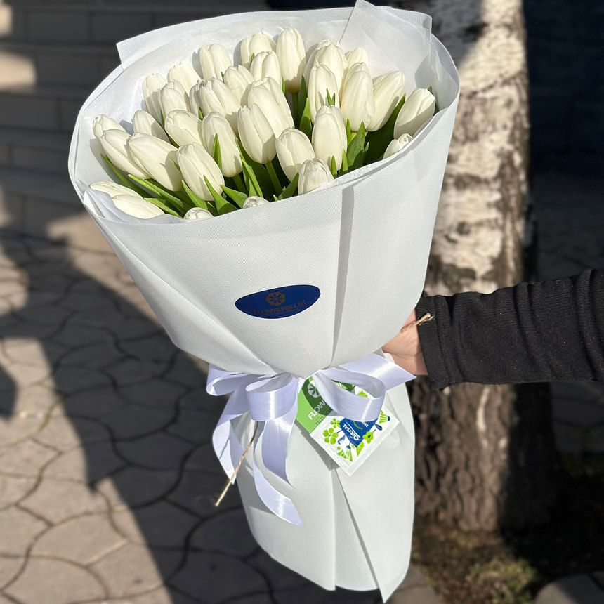 "White Song" bouquet