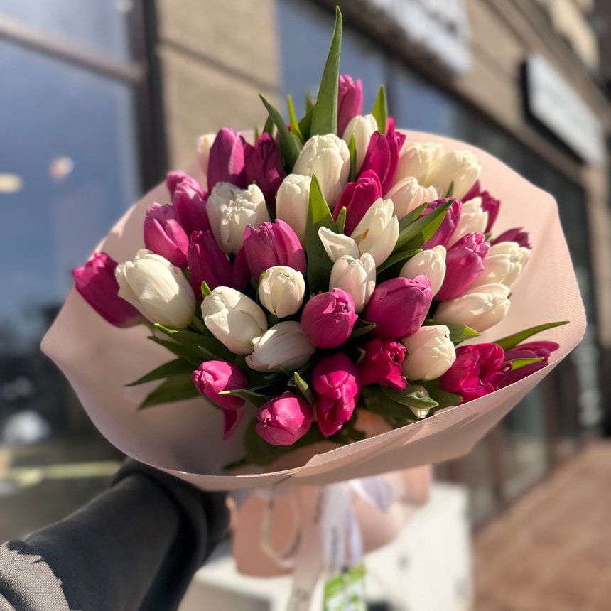51 нежный тюльпан – заказать у Flowers.ua