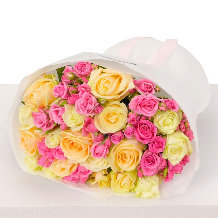 Bouquet "Contrast of Tenderness" – order with delivery