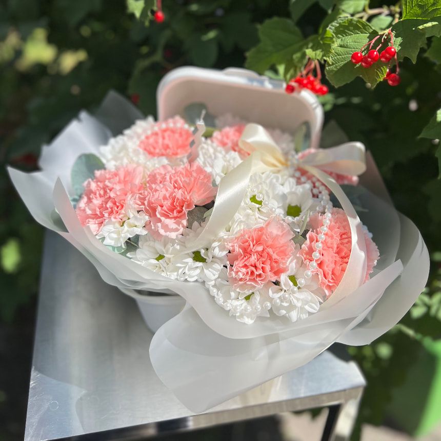 "Bertha" bento-bouquet – order from Flowers.ua