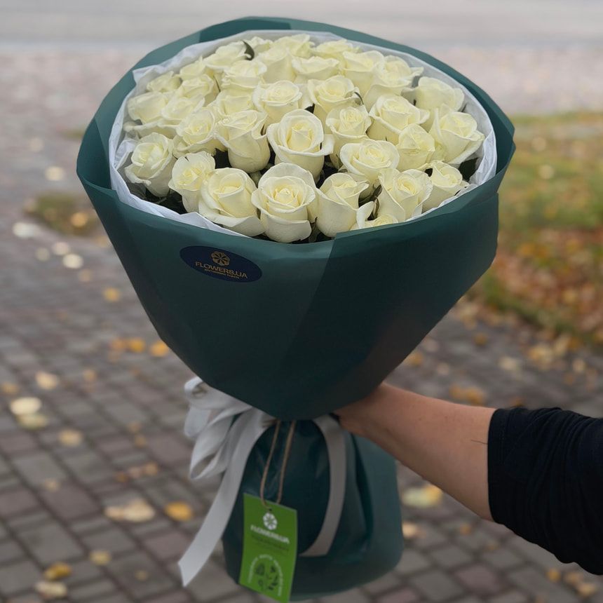 Букет из 35 белых роз – заказать у Flowers.ua