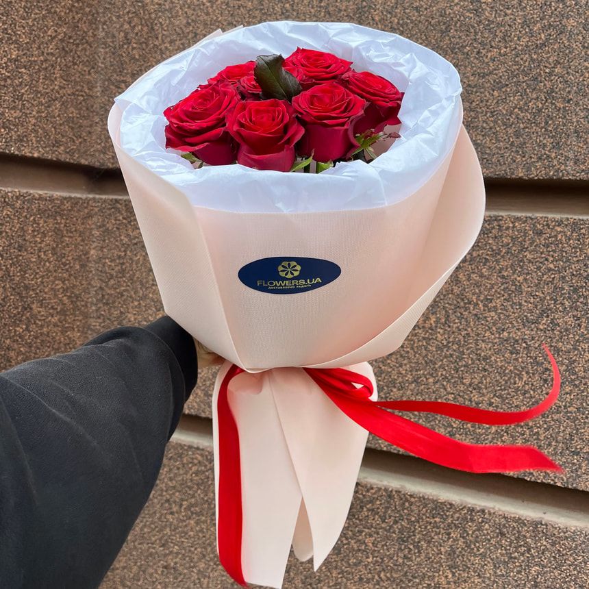 Букет "7 червоних троянд" – замовити на Flowers.ua