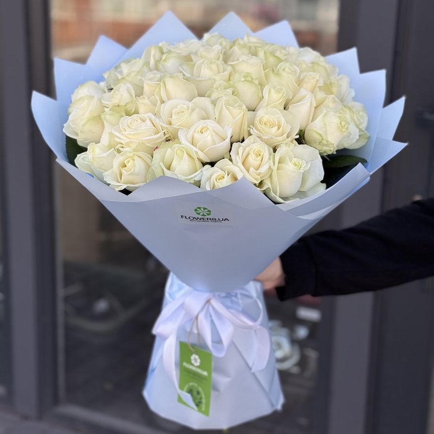 51 біла троянда