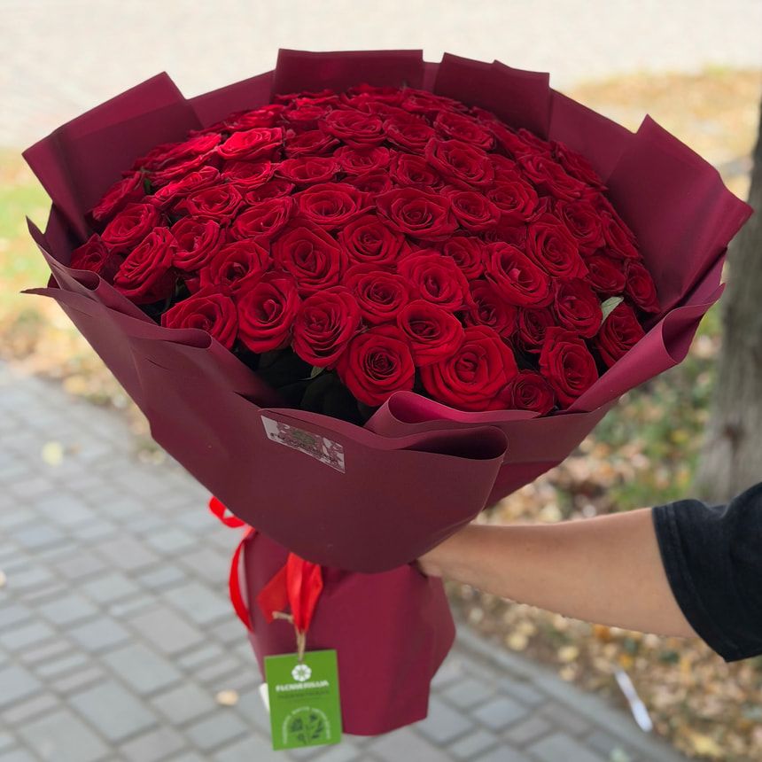 75 red roses