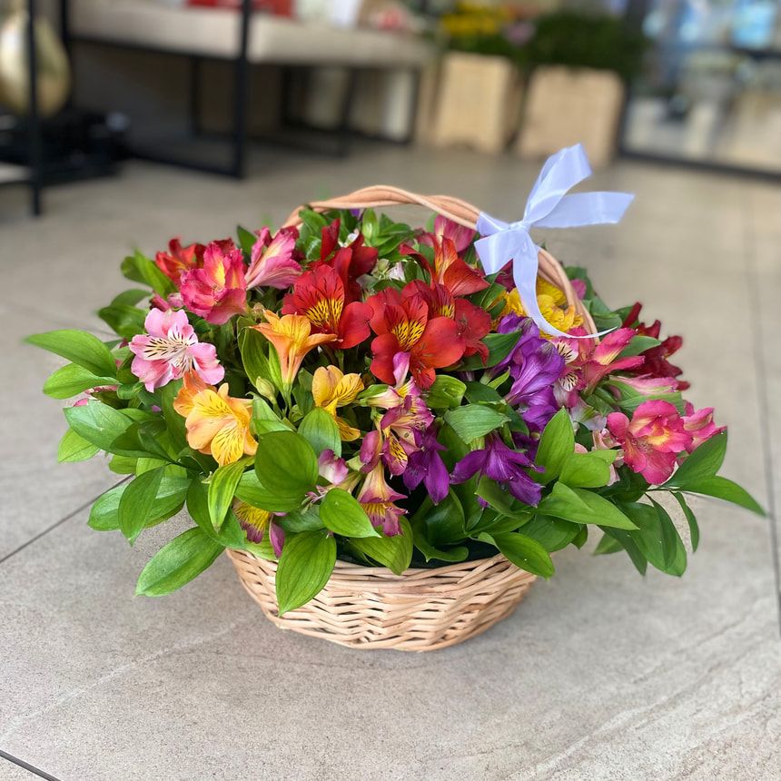 Корзина альстромерий "Акварель" – заказать у Flowers.ua