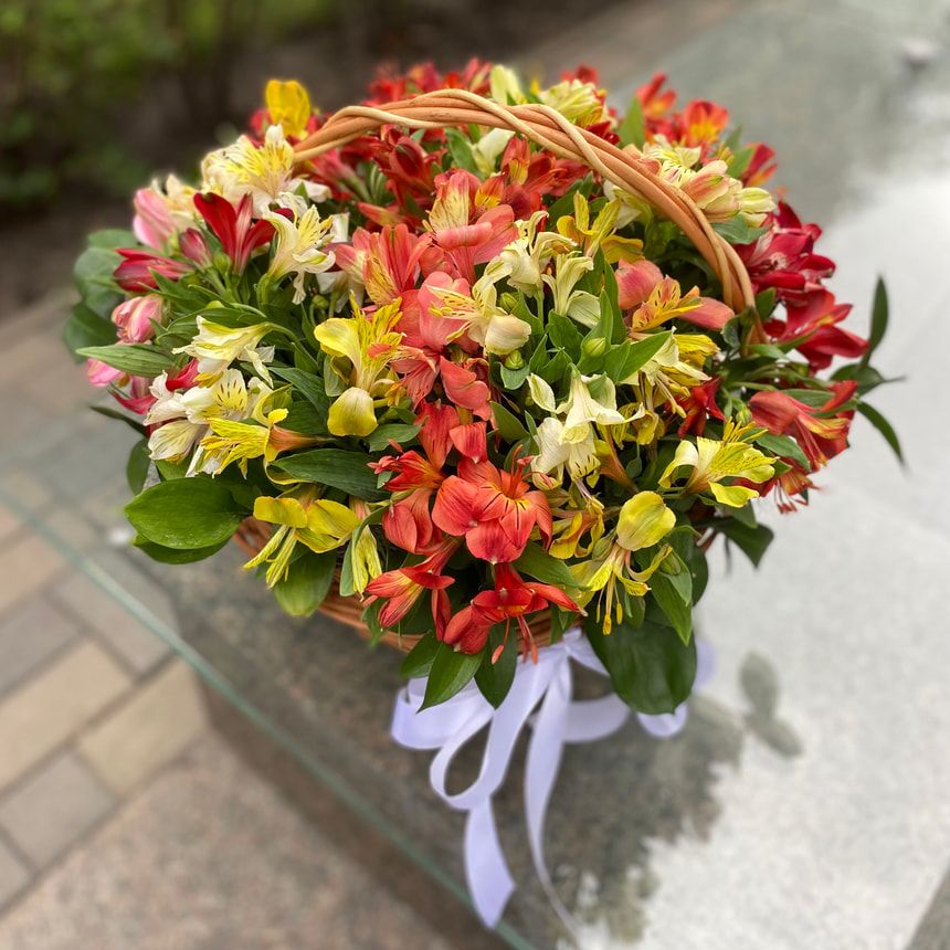 Корзина альстромерий "Акварель"