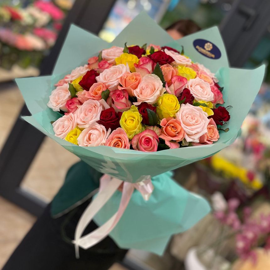 51 різнокольорова троянда – замовити на Flowers.ua