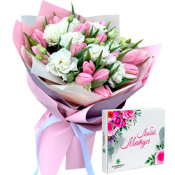 Букет "Ніжний дует" та цукерки "Любій матусіі"