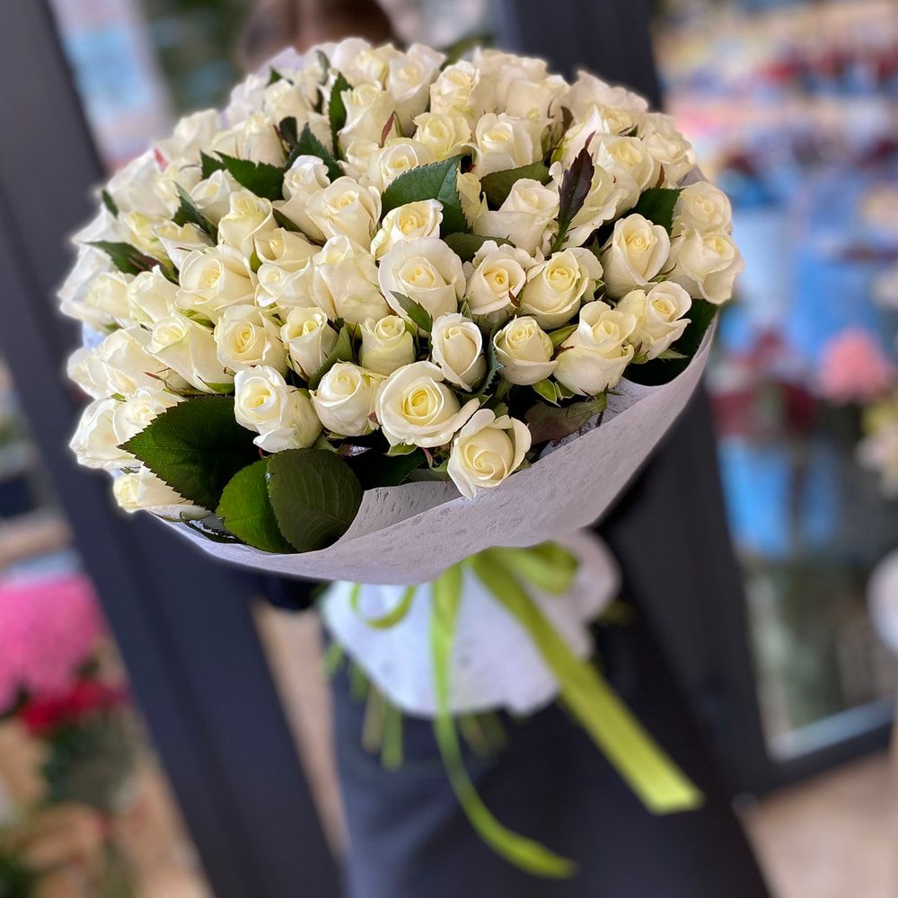 75 White Roses Order 75 white roses with delivery in Kyiv
